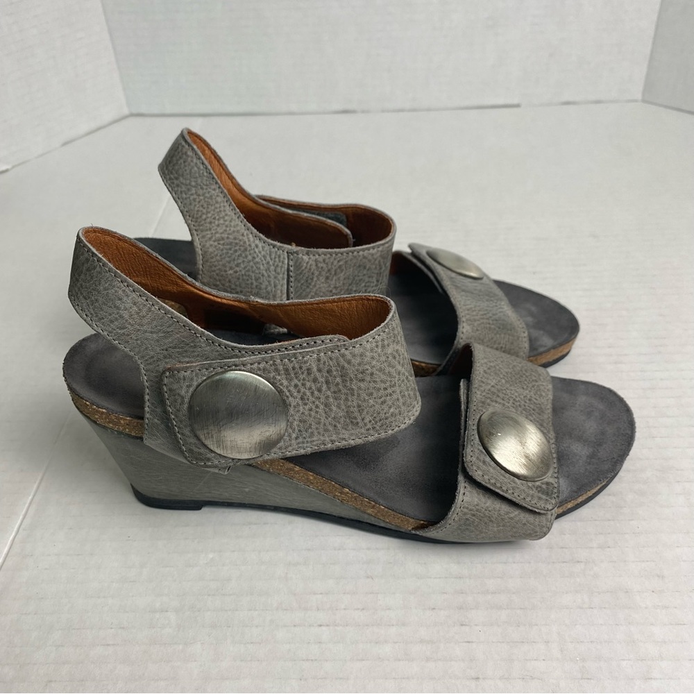 Taos Carousel 3209 Gray Leather Wedges                      Size 37 /US 6